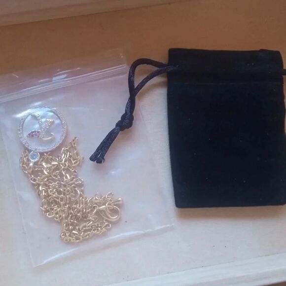 Letter K initial necklace‎ - Picture 1 of 3